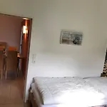 E13 Mit Garten- Terrasse Und Deichbli By Interhome בית נופש