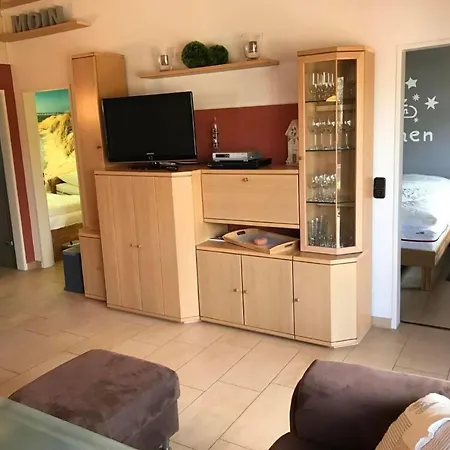 E13 Mit Garten- Terrasse Und Deichbli By Interhome