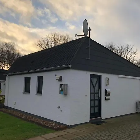 E13 Mit Garten- Terrasse Und Deichbli By Interhome Σπίτι διακοπών Grosswurden