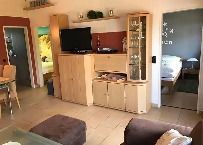 E13 Mit Garten- Terrasse Und Deichbli By Interhome