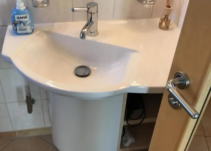 E13 Mit Garten- Terrasse Und Deichbli By Interhome